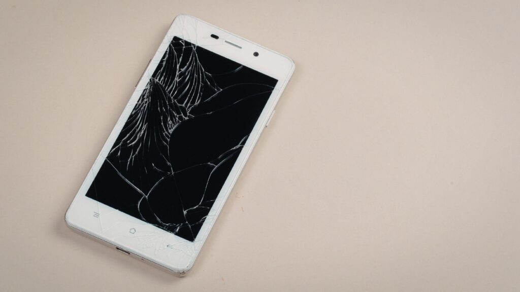 Tela de Celular Quebrada em Campinas: O Que Fazer